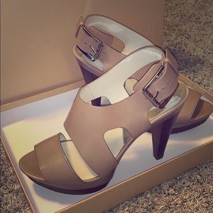 Michael Kors Carla Platform Shoe size 9 -Taupe